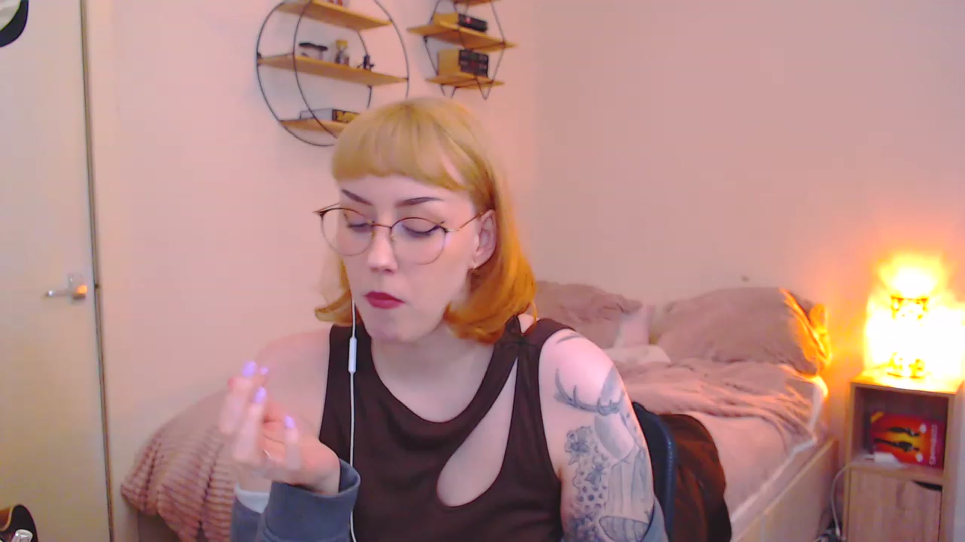 Gallery image thumbnail from MsXpertease's myfreecams stream on, 03/22/2023, 16:01 image 15 of 20