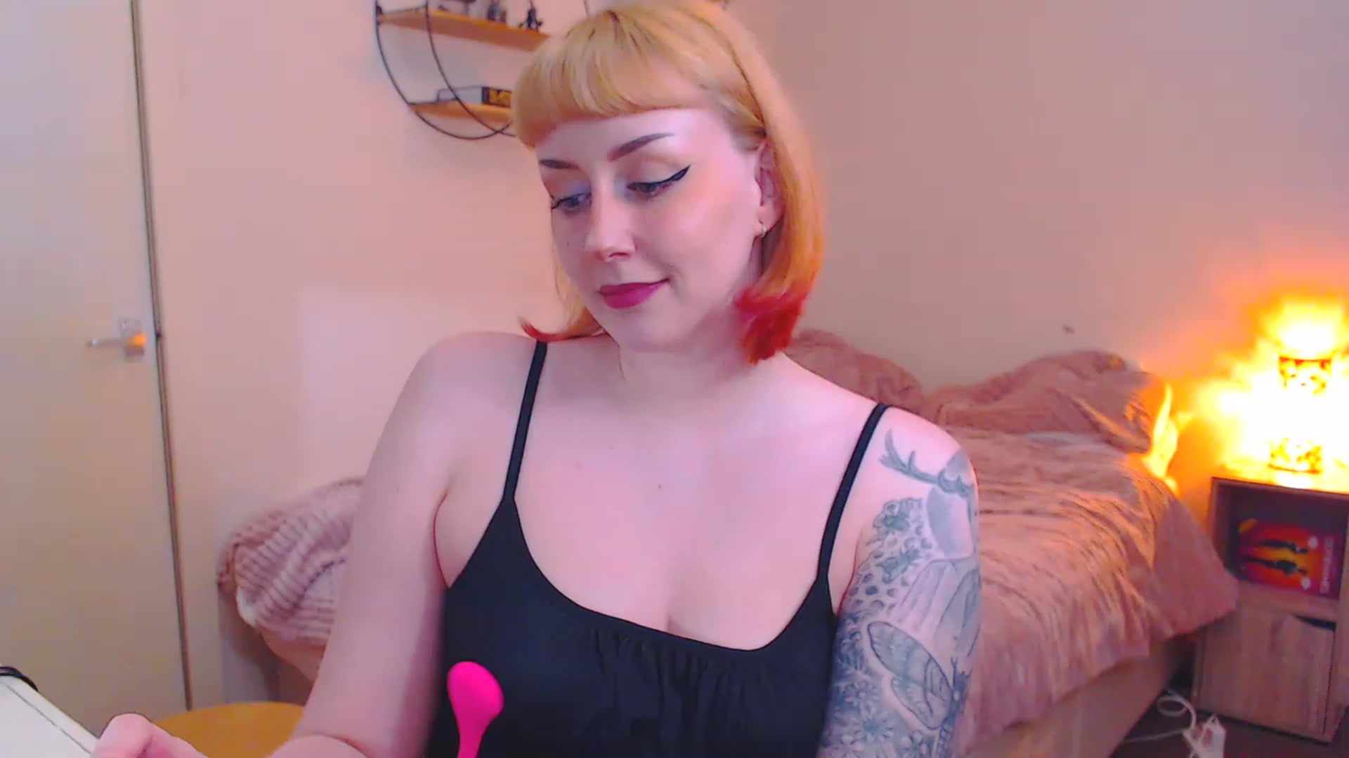 Gallery image thumbnail from MsXpertease's myfreecams stream on, 03/27/2023, 03:33 image 4 of 20