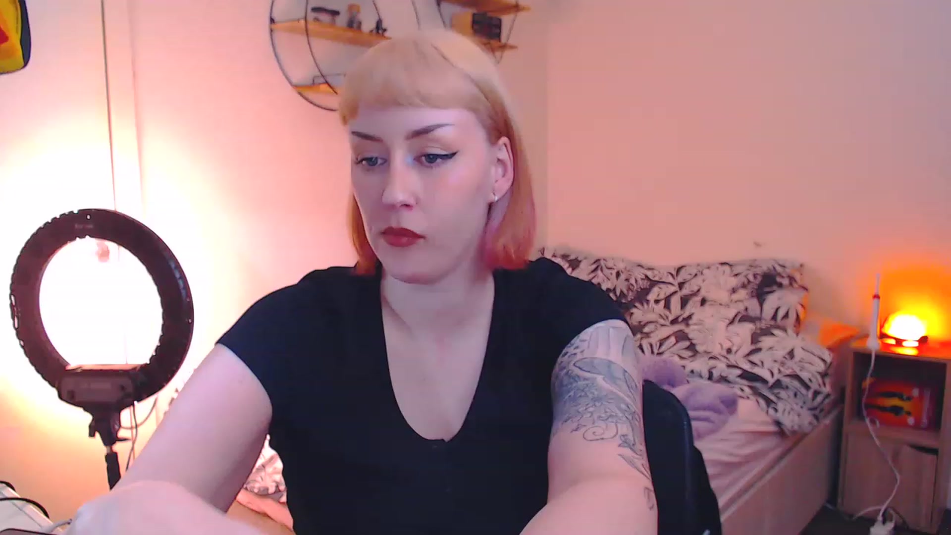Gallery image thumbnail from MsXpertease's myfreecams stream on, 04/29/2023, 10:40 image 6 of 20