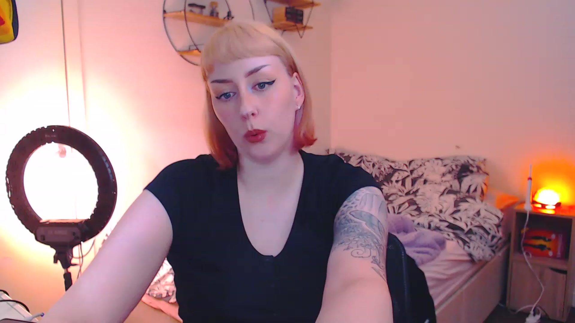 Gallery image thumbnail from MsXpertease's myfreecams stream on, 04/29/2023, 10:40 image 11 of 20