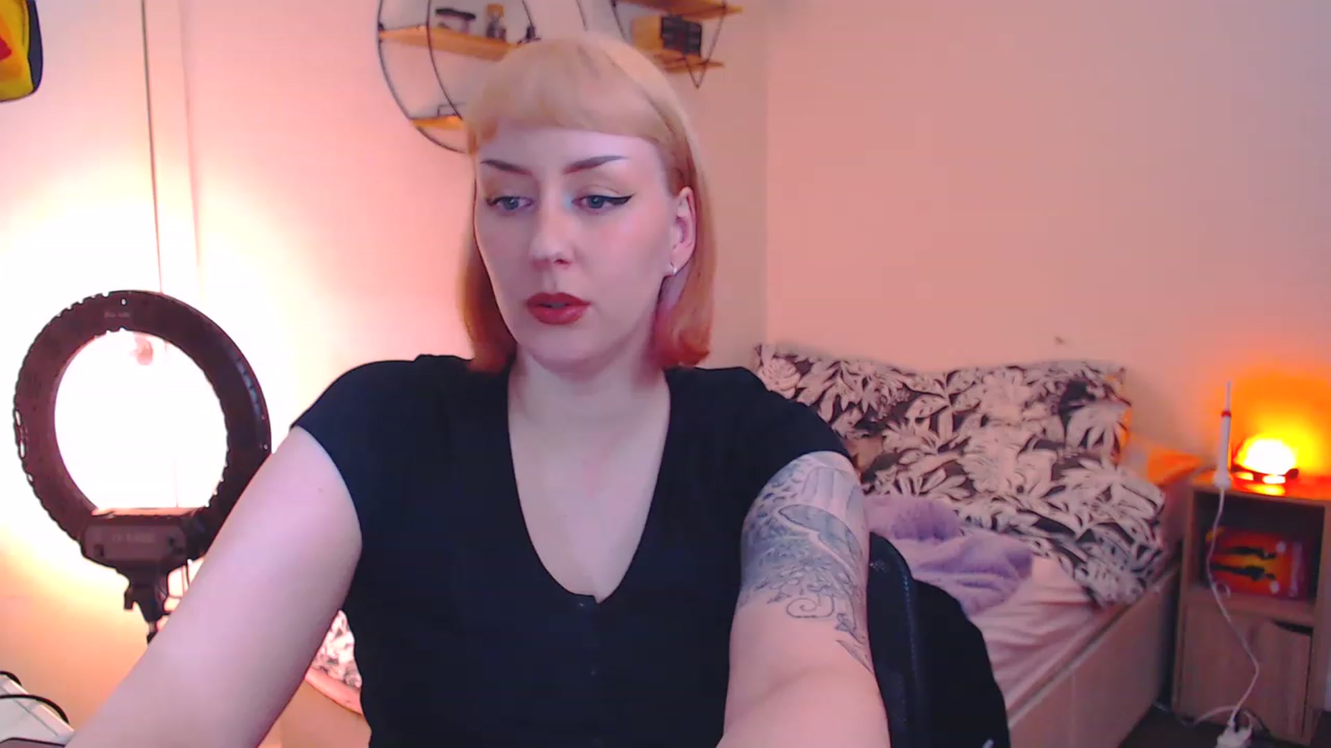 Gallery image thumbnail from MsXpertease's myfreecams stream on, 04/29/2023, 10:40 image 10 of 20