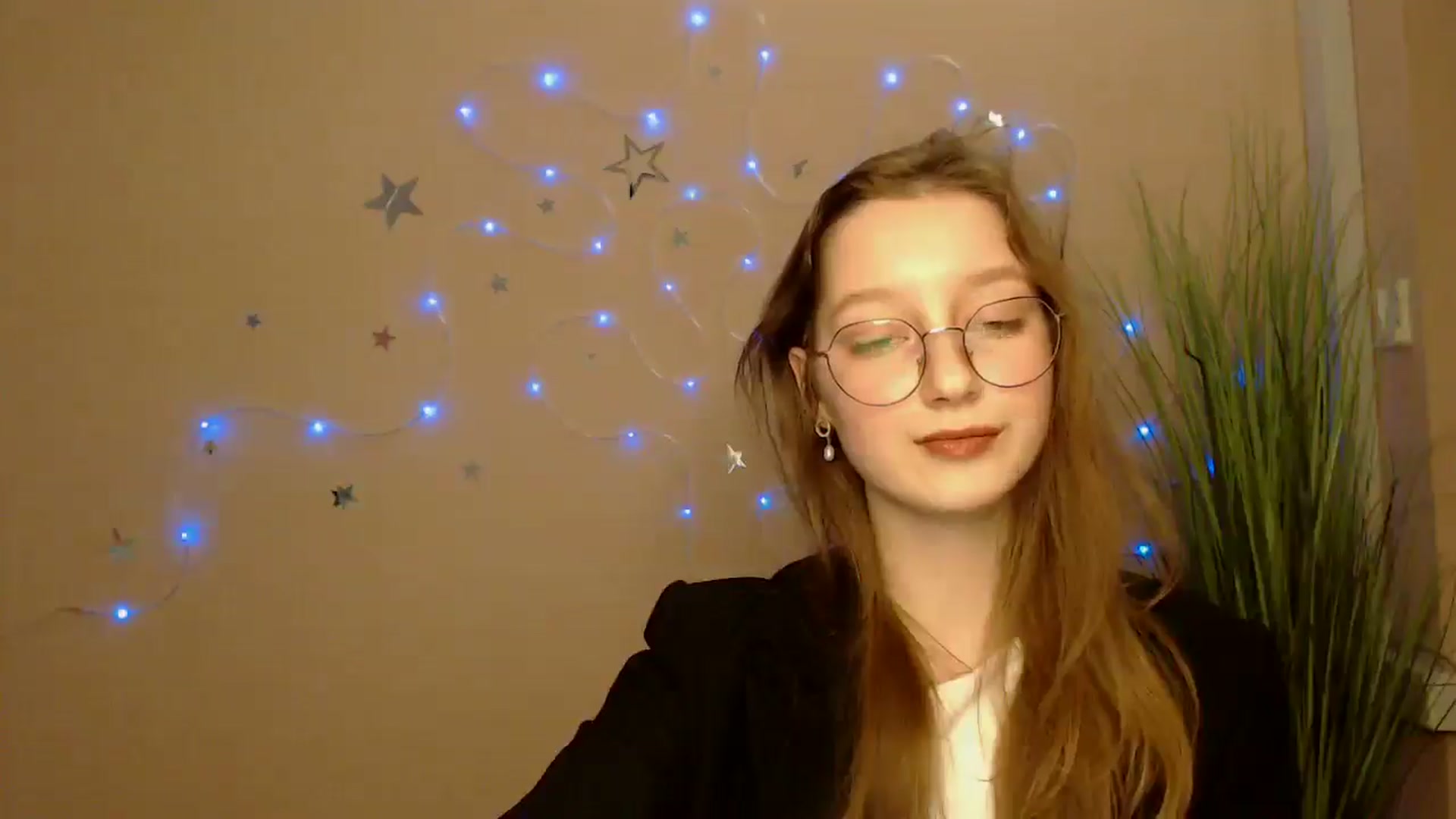 Gallery image thumbnail from Ms_Angel_'s myfreecams stream on, 12/15/2025, 16:19 image 14 of 20