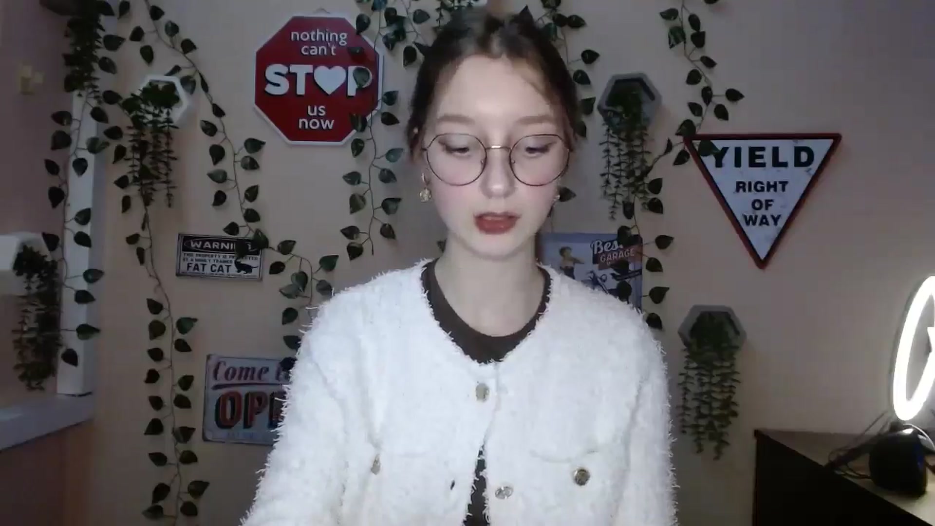 Gallery image thumbnail from Ms_Angel_'s myfreecams stream on, 12/22/2025, 17:31 image 10 of 20