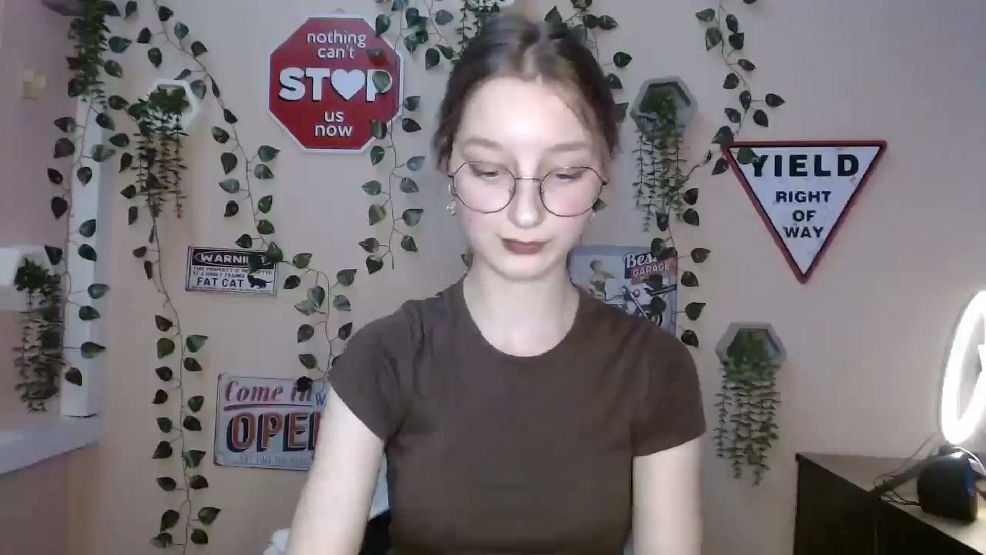 Gallery image thumbnail from Ms_Angel_'s myfreecams stream on, 12/22/2025, 17:31 image 11 of 20