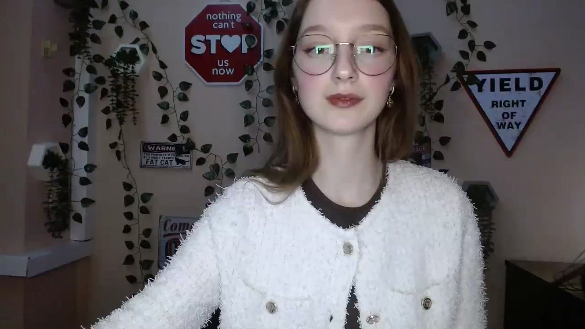 Gallery image thumbnail from Ms_Angel_'s myfreecams stream on, 12/22/2025, 17:31 image 1 of 20