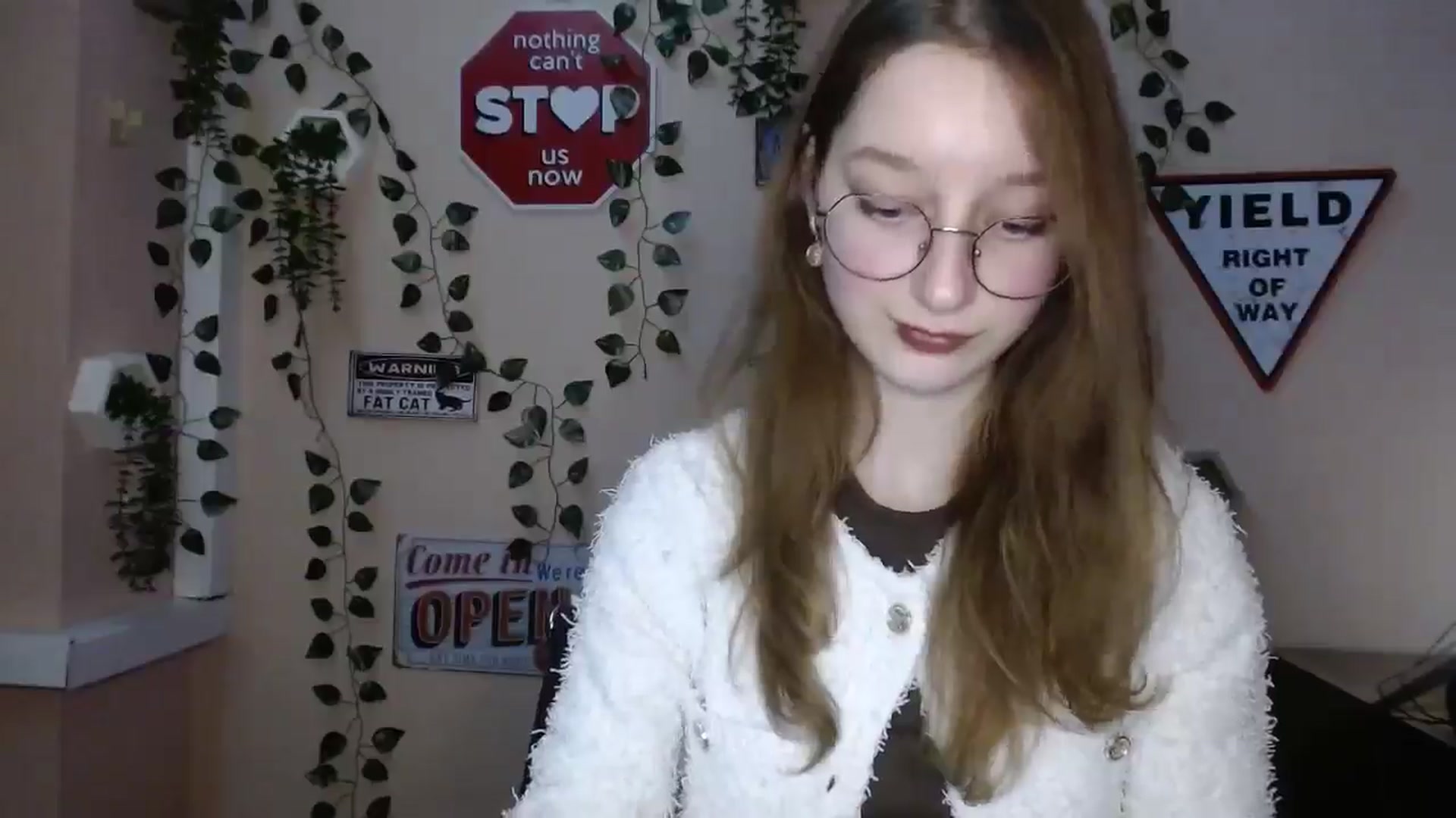 Gallery image thumbnail from Ms_Angel_'s myfreecams stream on, 12/22/2025, 17:31 image 2 of 20