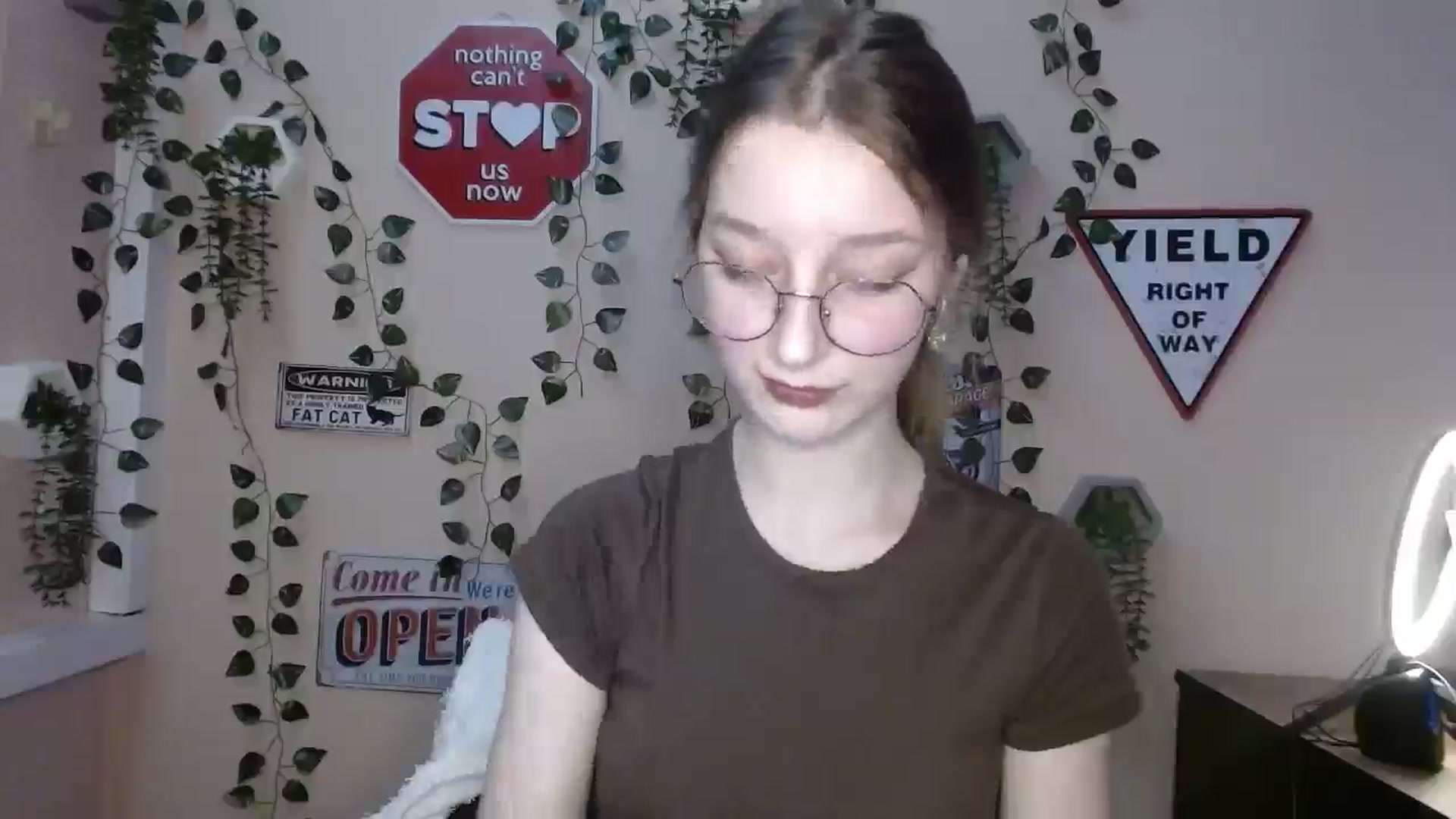 Gallery image thumbnail from Ms_Angel_'s myfreecams stream on, 12/22/2025, 17:31 image 15 of 20