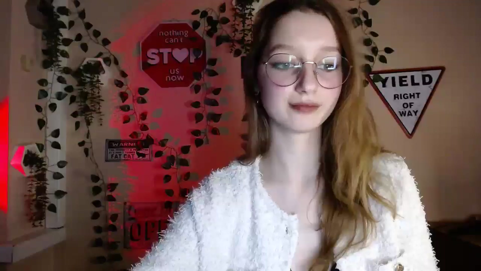 Gallery image thumbnail from Ms_Angel_'s myfreecams stream on, 12/25/2025, 18:56 image 14 of 20