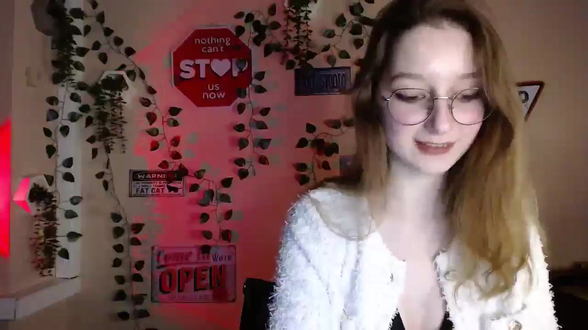 Gallery image thumbnail from Ms_Angel_'s myfreecams stream on, 12/25/2025, 18:56 image 17 of 20