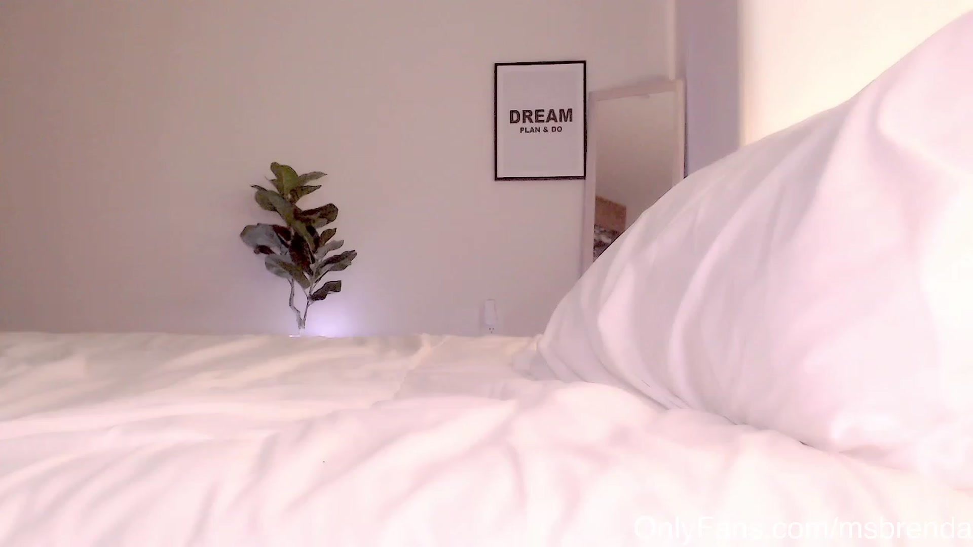 Gallery image thumbnail from Ms_Brenda's myfreecams stream on, 01/18/2023, 19:49 image 10 of 20