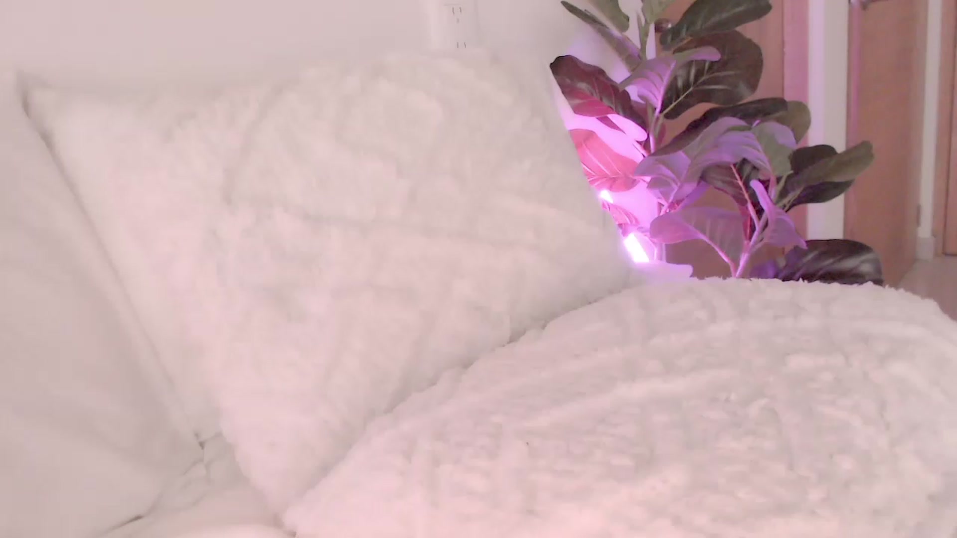 Gallery image thumbnail from Ms_Brenda's myfreecams stream on, 03/31/2023, 22:45 image 7 of 20