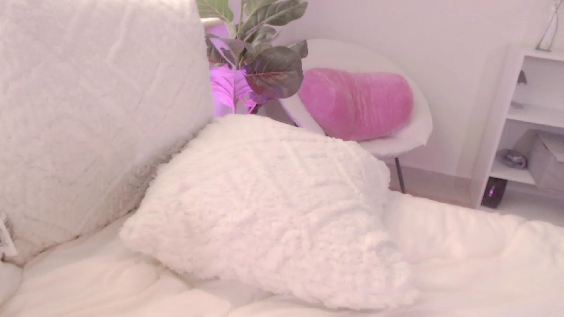 Gallery image thumbnail from Ms_Brenda's myfreecams stream on, 04/06/2023, 20:16 image 18 of 20