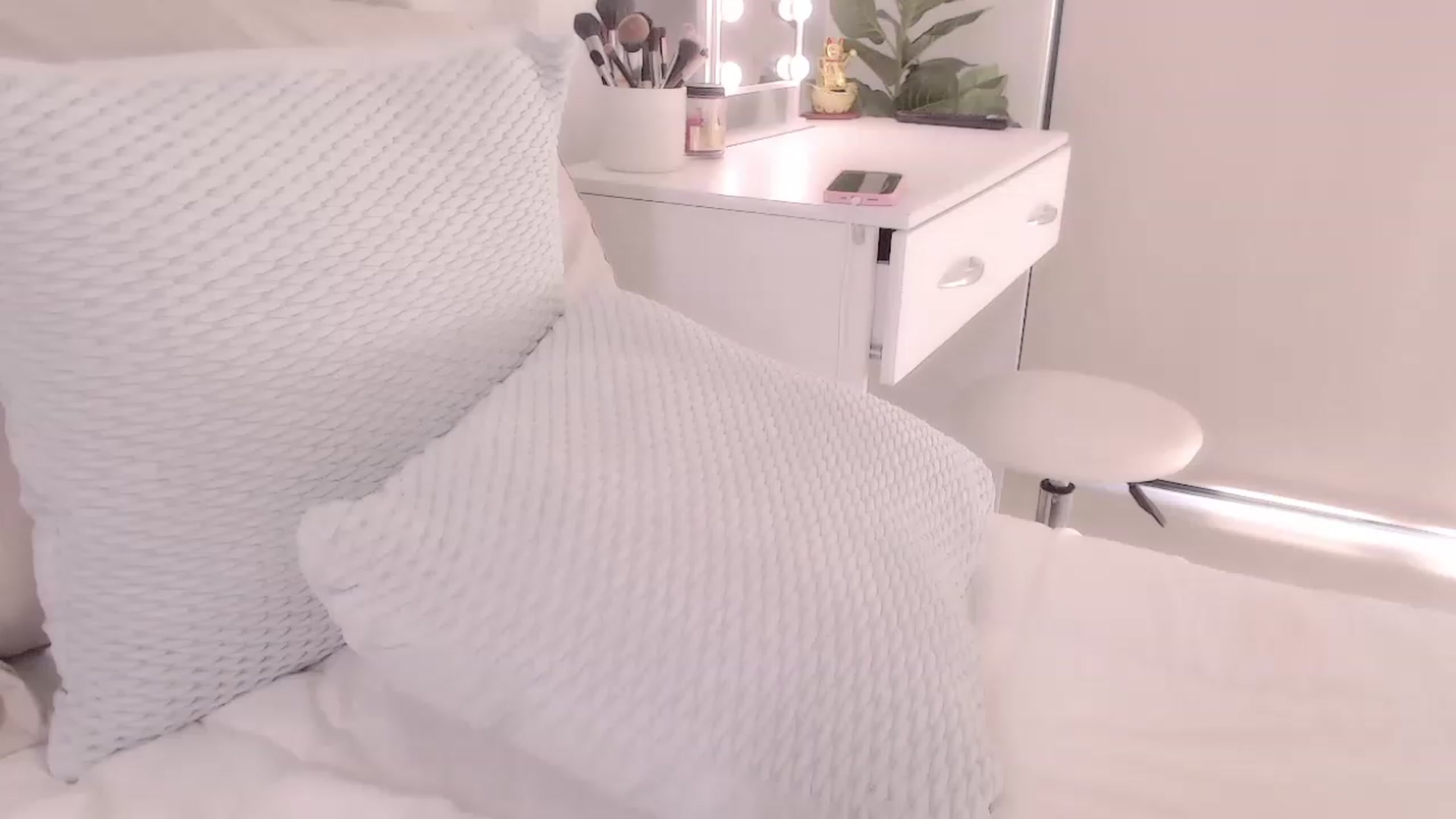 Gallery image thumbnail from Ms_Brenda's myfreecams stream on, 04/12/2023, 22:39 image 4 of 20