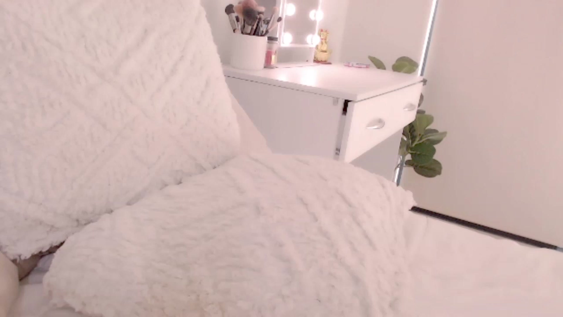Gallery image thumbnail from Ms_Brenda's myfreecams stream on, 04/29/2023, 23:25 image 2 of 20