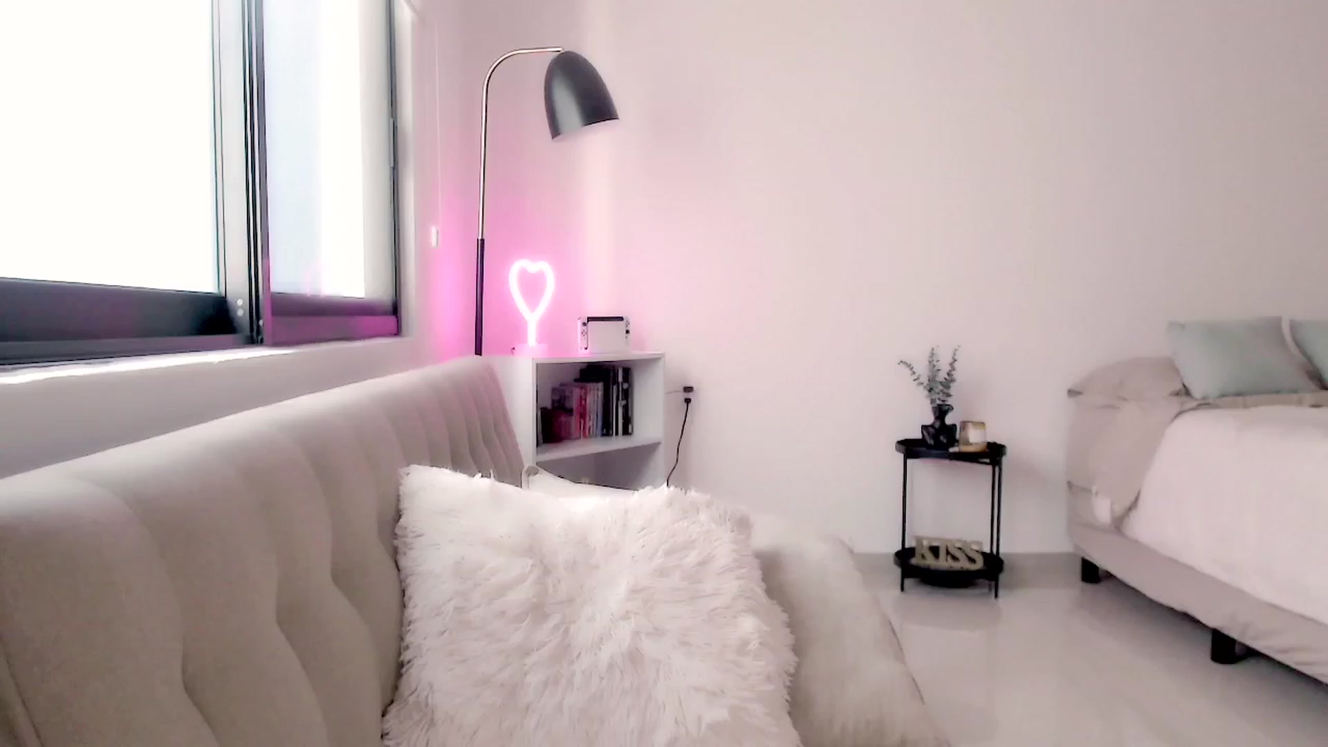 Gallery image thumbnail from Ms_Brenda's myfreecams stream on, 11/19/2023, 22:45 image 10 of 20