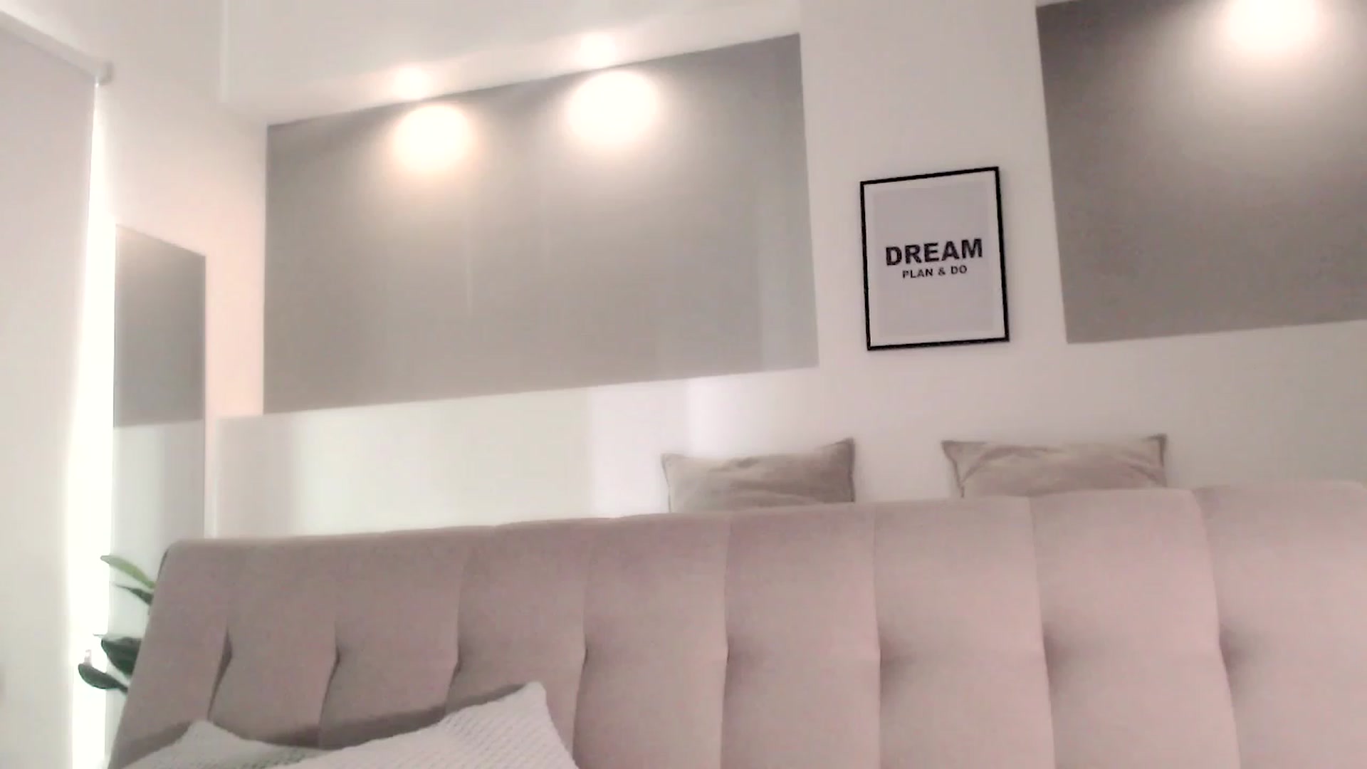 Gallery image thumbnail from Ms_Brenda's myfreecams stream on, 12/16/2023, 22:48 image 1 of 20