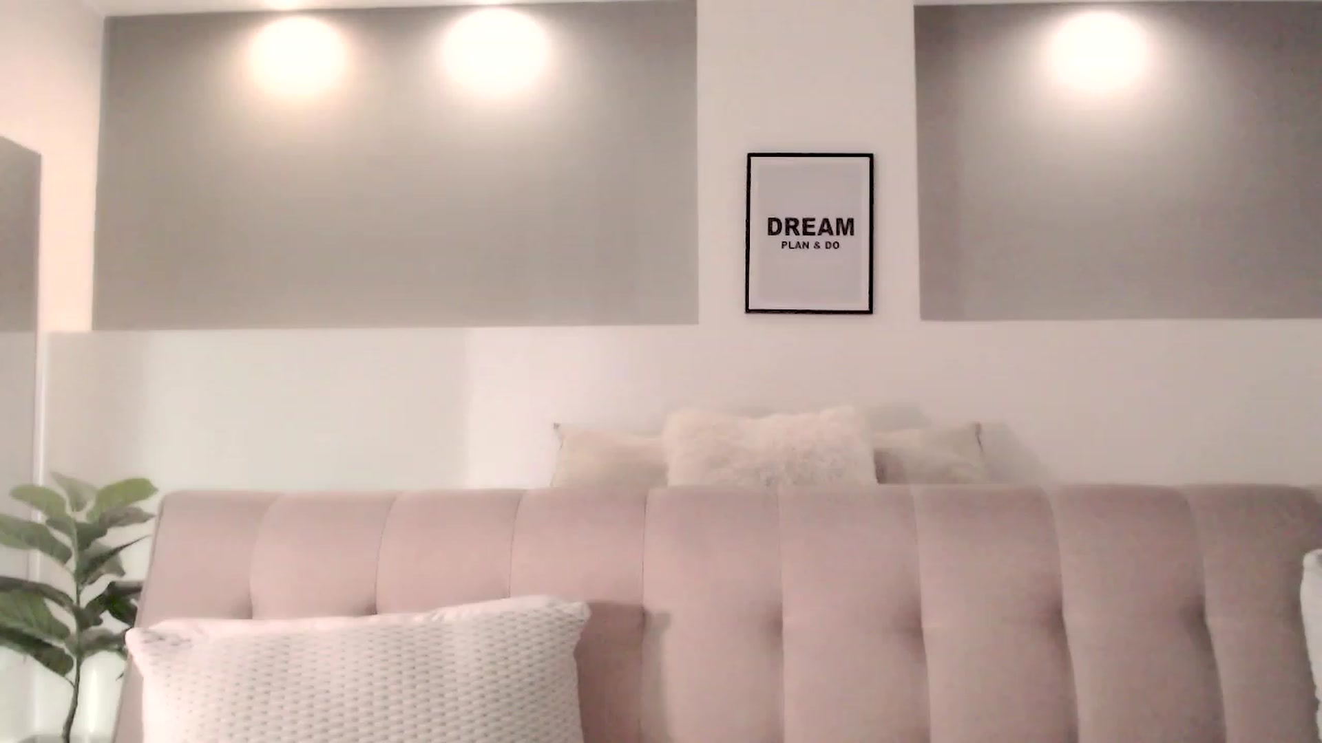 Gallery image thumbnail from Ms_Brenda's myfreecams stream on, 01/06/2024, 22:06 image 10 of 20