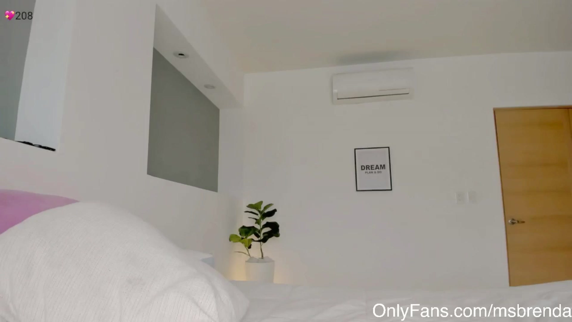 Gallery image thumbnail from Ms_Brenda's myfreecams stream on, 12/07/2024, 20:36 image 1 of 20