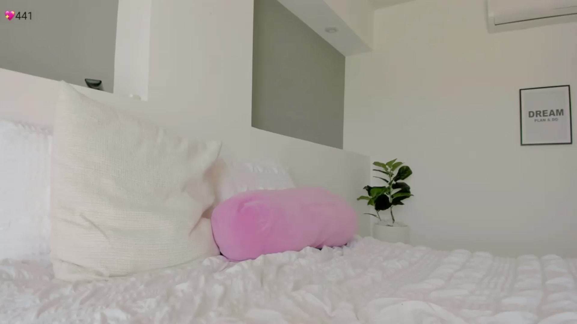Gallery image thumbnail from Ms_Brenda's myfreecams stream on, 02/19/2025, 21:20 image 14 of 20