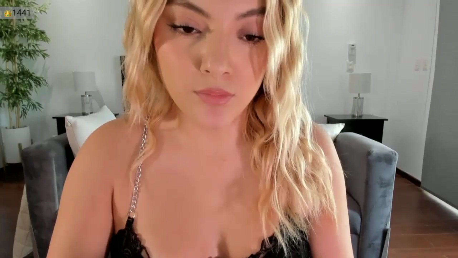 Gallery image thumbnail from Ms_Brenda's myfreecams stream on, 06/25/2025, 20:10 image 2 of 20