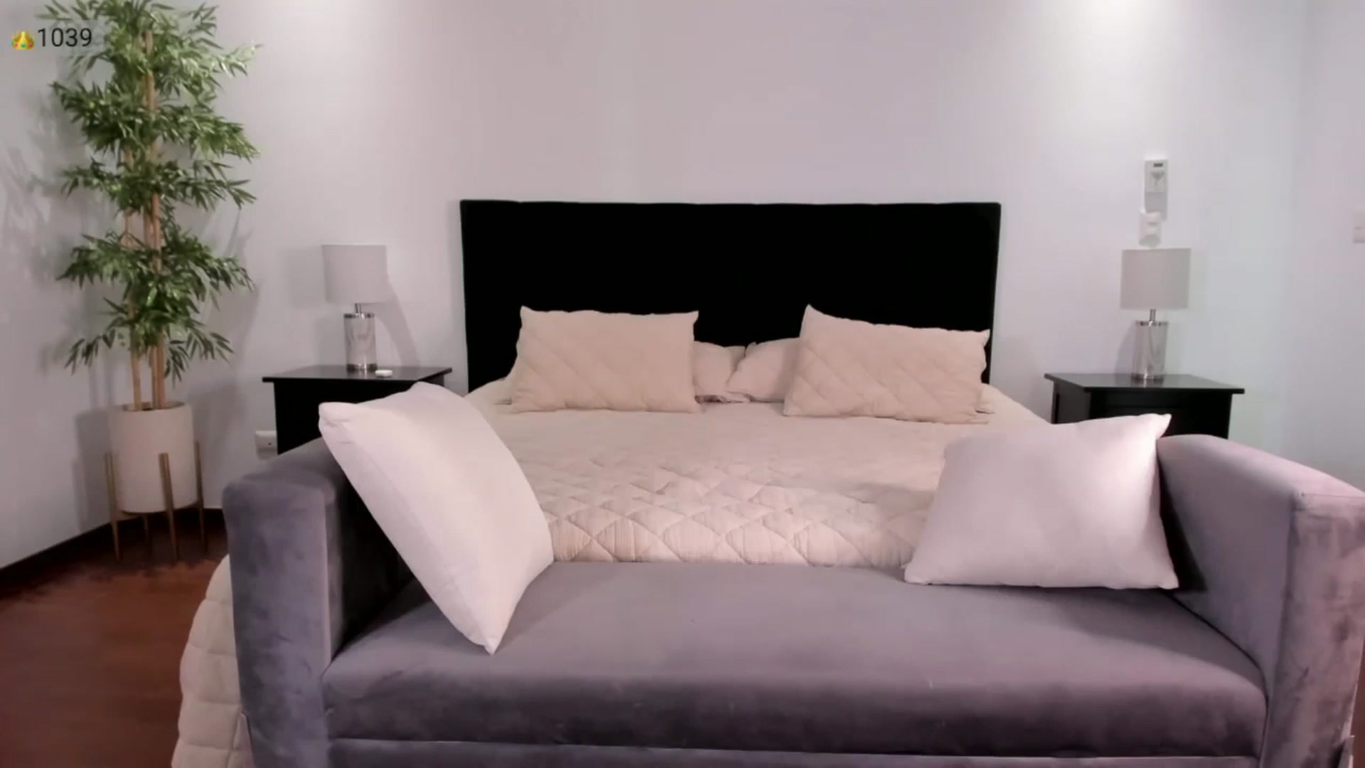 Gallery image thumbnail from Ms_Brenda's myfreecams stream on, 06/28/2025, 22:01 image 4 of 20