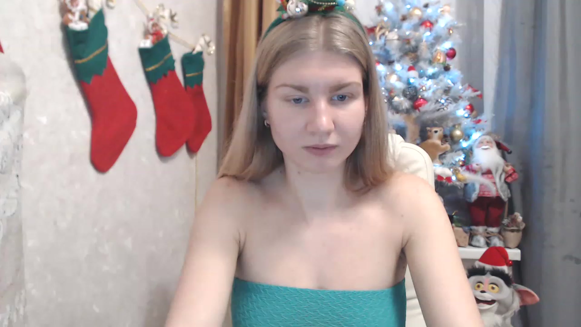 Gallery image thumbnail from Ms_Charming's myfreecams stream on, 12/25/2022, 24:05 image 15 of 20
