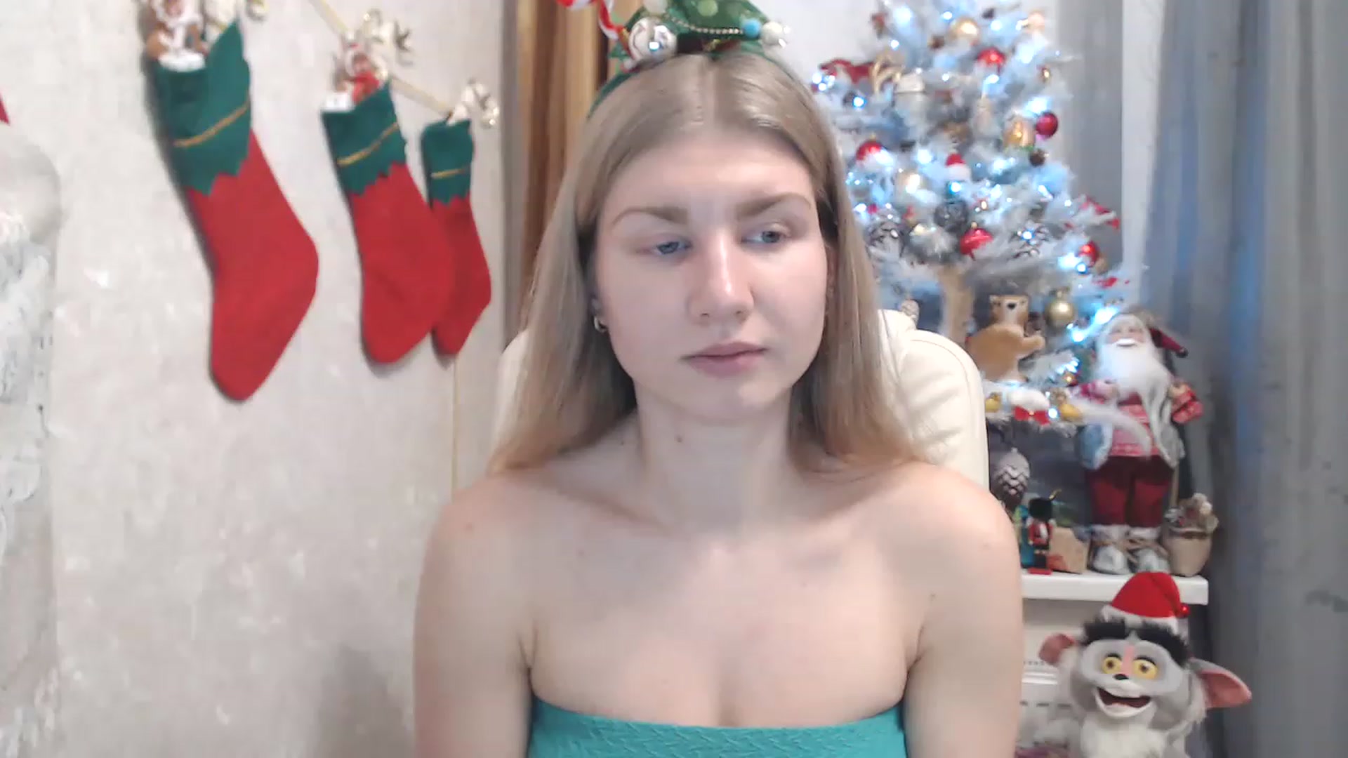 Gallery image thumbnail from Ms_Charming's myfreecams stream on, 12/25/2022, 24:05 image 12 of 20