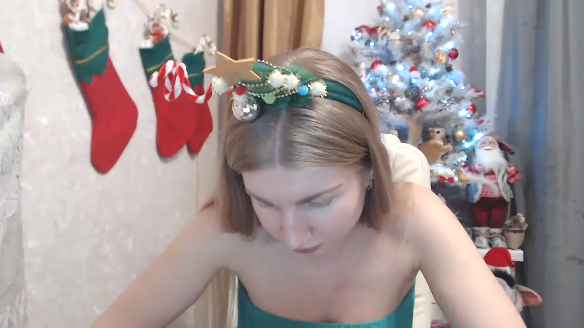 Gallery image thumbnail from Ms_Charming's myfreecams stream on, 12/25/2022, 24:05 image 7 of 20