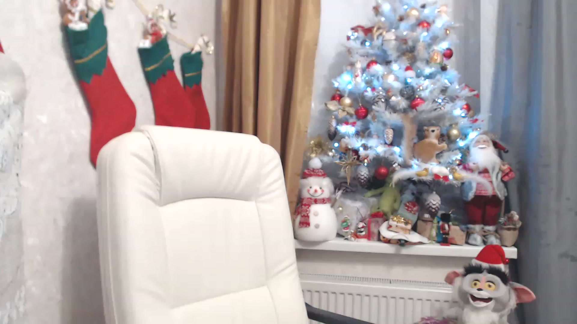 Gallery image thumbnail from Ms_Charming's myfreecams stream on, 12/25/2022, 24:05 image 3 of 20