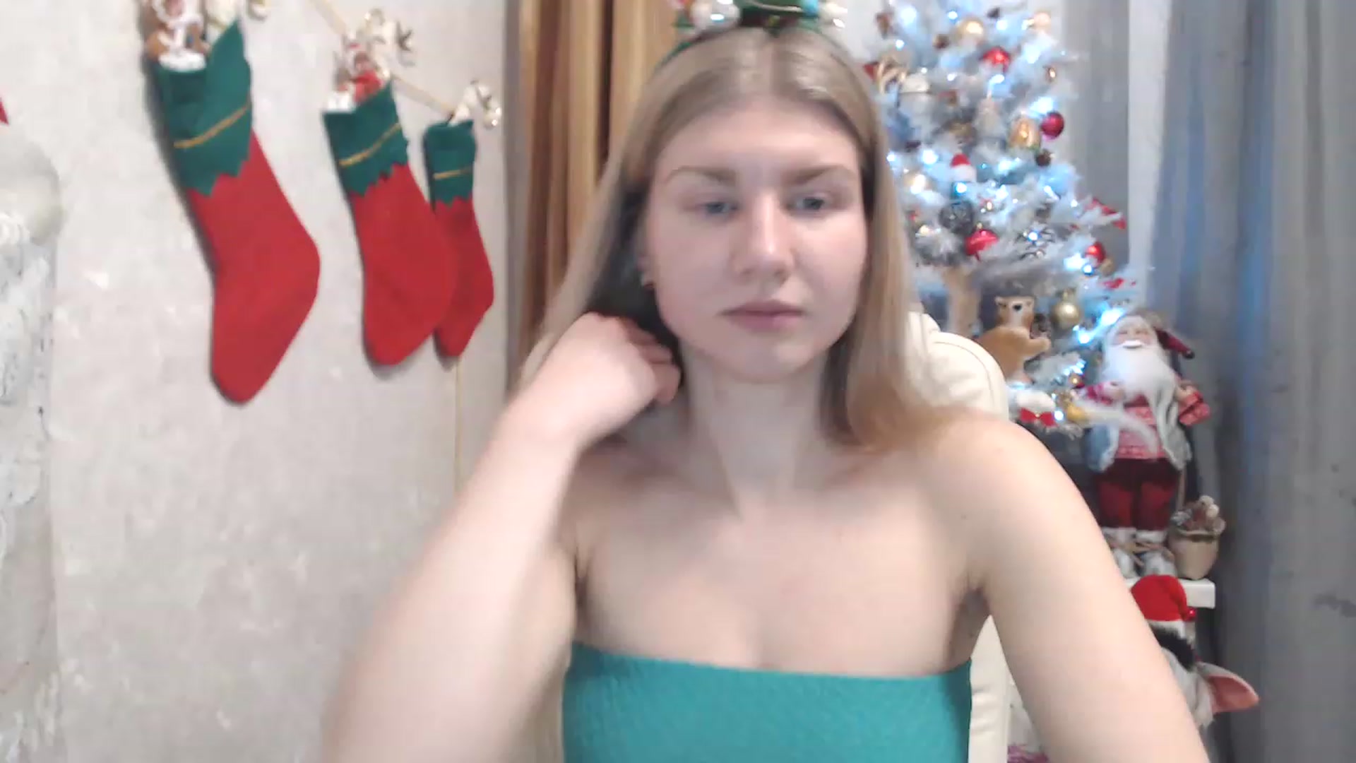 Gallery image thumbnail from Ms_Charming's myfreecams stream on, 12/25/2022, 24:05 image 14 of 20