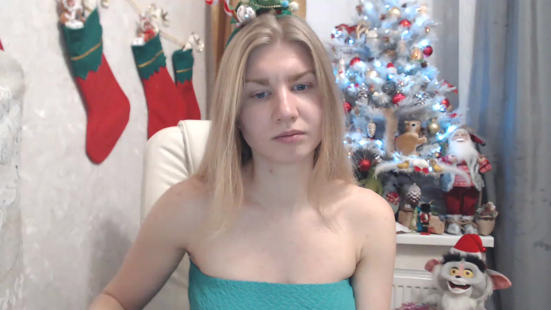 Gallery image thumbnail from Ms_Charming's myfreecams stream on, 12/25/2022, 24:05 image 17 of 20