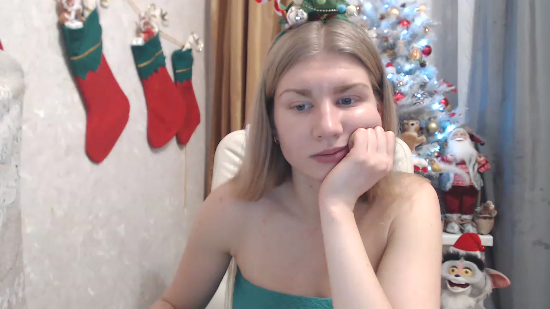 Gallery image thumbnail from Ms_Charming's myfreecams stream on, 12/25/2022, 24:05 image 9 of 20