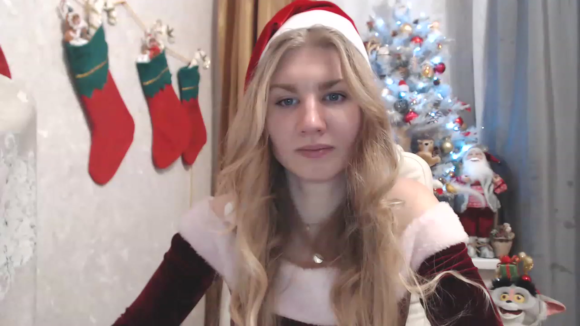 Gallery image thumbnail from Ms_Charming's myfreecams stream on, 12/25/2022, 21:14 image 18 of 20