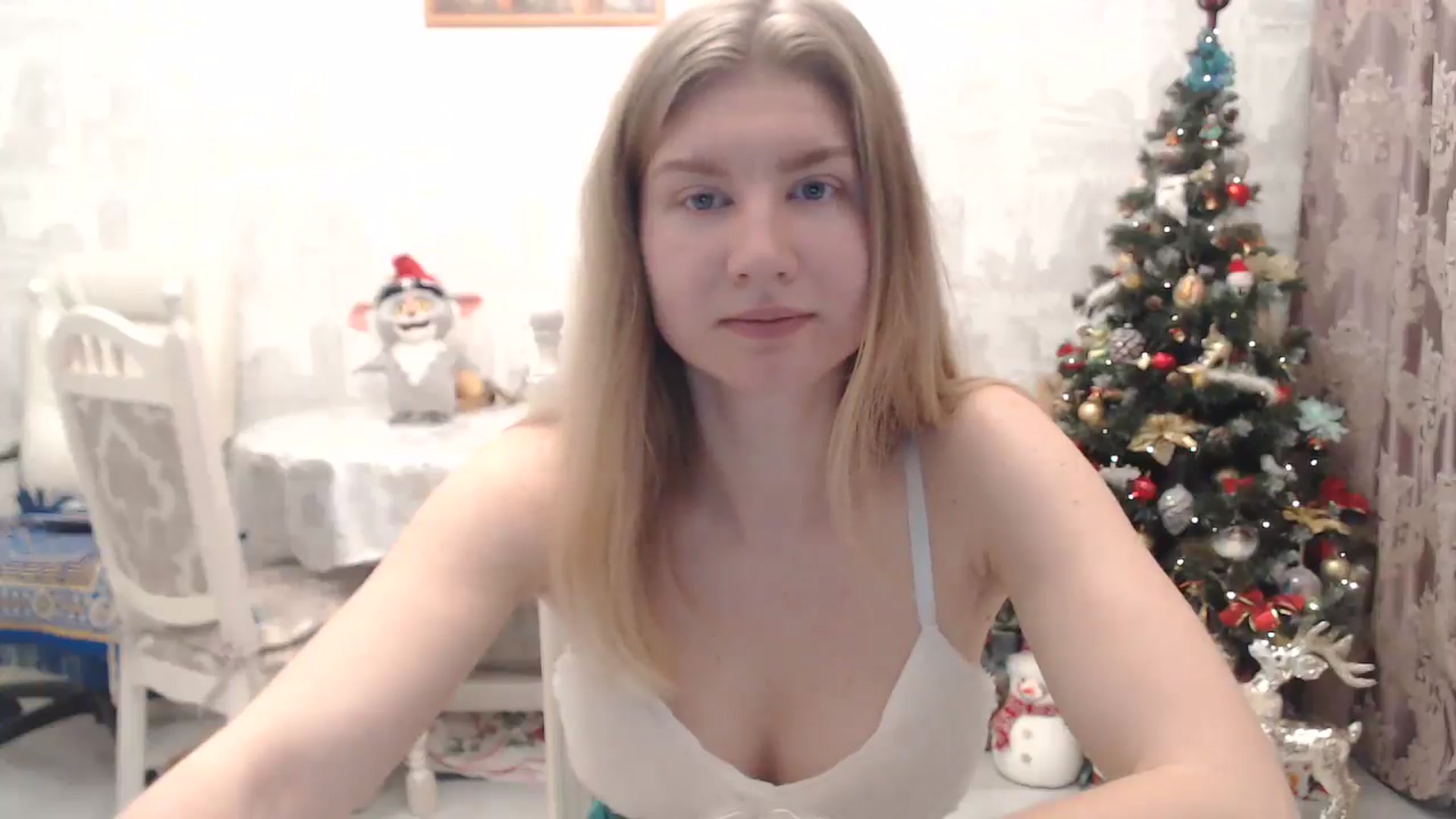 Gallery image thumbnail from Ms_Charming's myfreecams stream on, 12/25/2024, 23:25 image 17 of 20