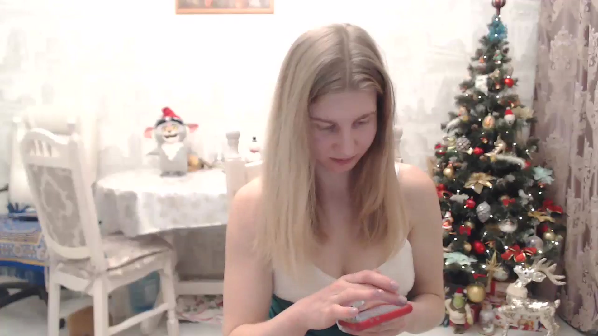 Gallery image thumbnail from Ms_Charming's myfreecams stream on, 12/25/2024, 23:25 image 12 of 20