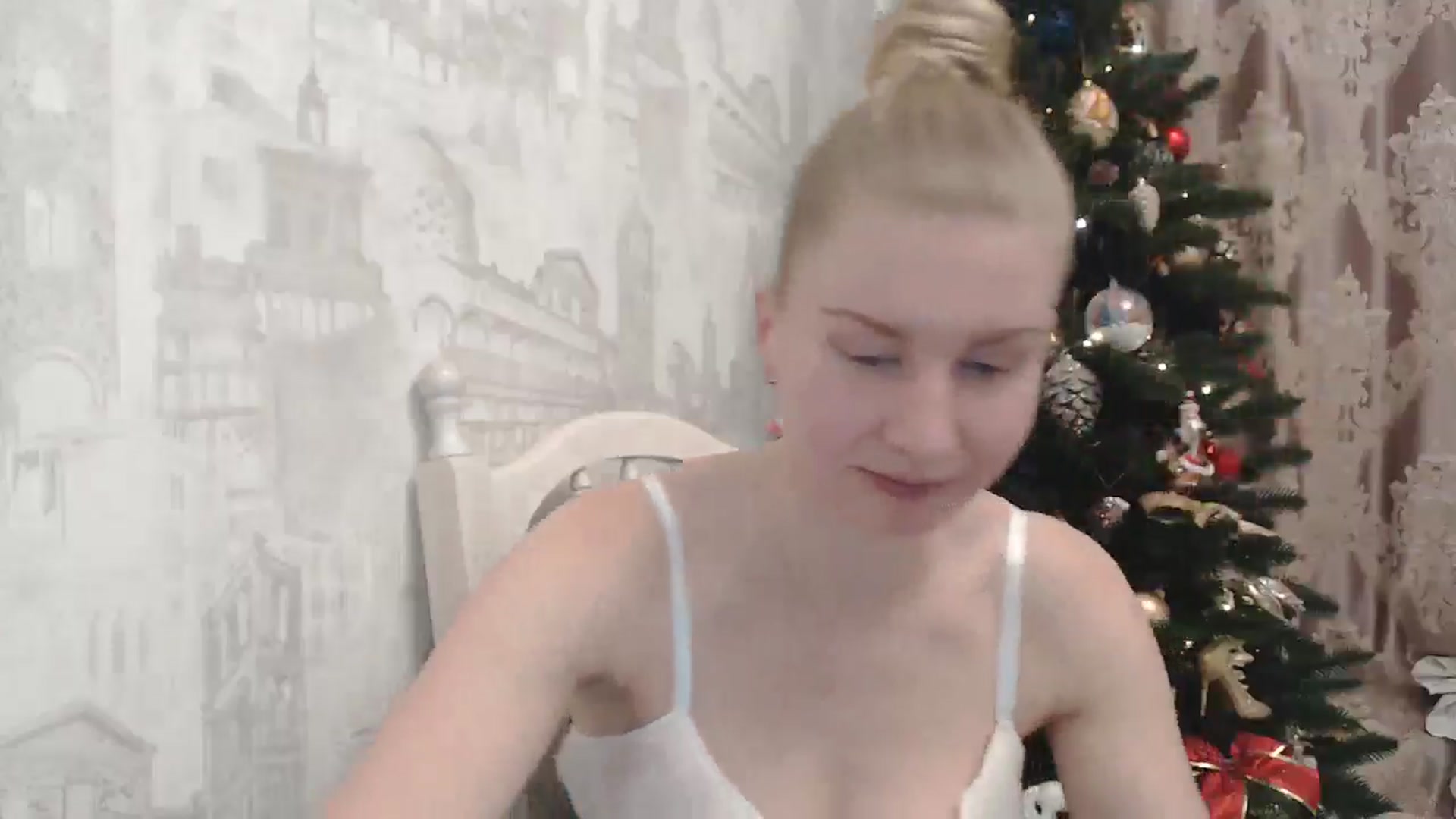 Gallery image thumbnail from Ms_Charming's myfreecams stream on, 12/25/2025, 24:26 image 20 of 20