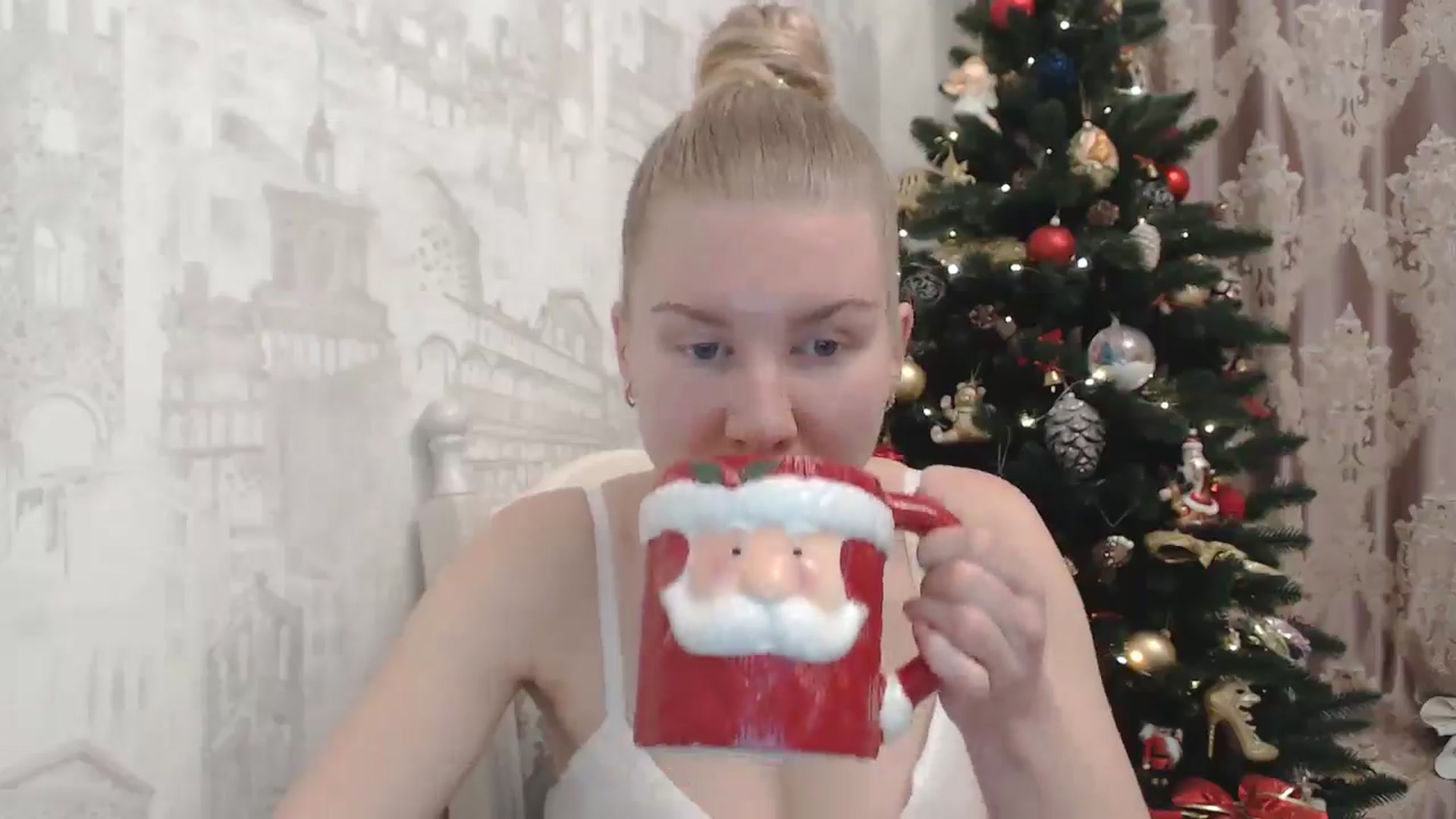 Gallery image thumbnail from Ms_Charming's myfreecams stream on, 12/25/2025, 24:26 image 2 of 20