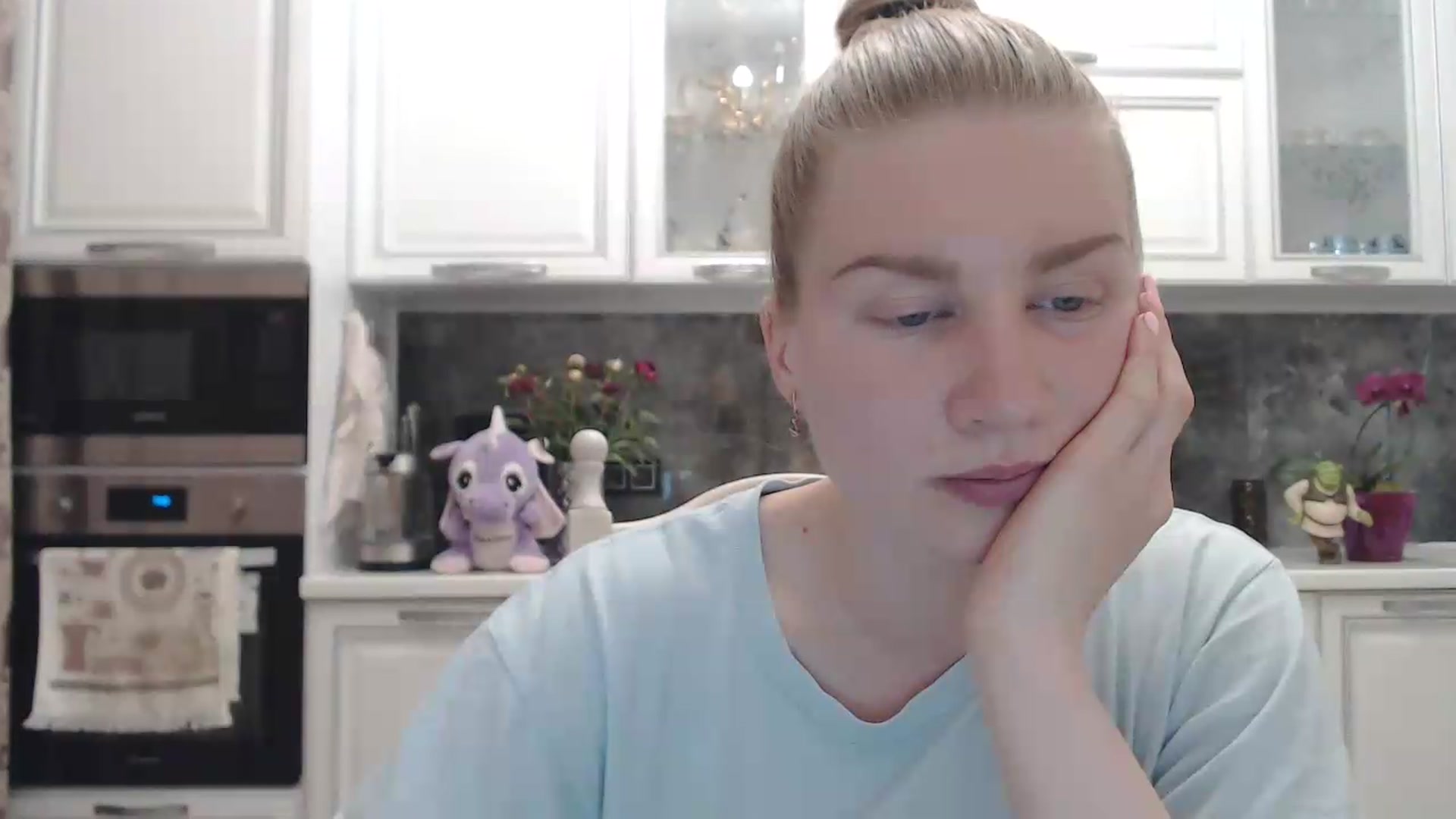 Gallery image thumbnail from Ms_Charming's myfreecams stream on, 05/31/2026, 21:50 image 7 of 20