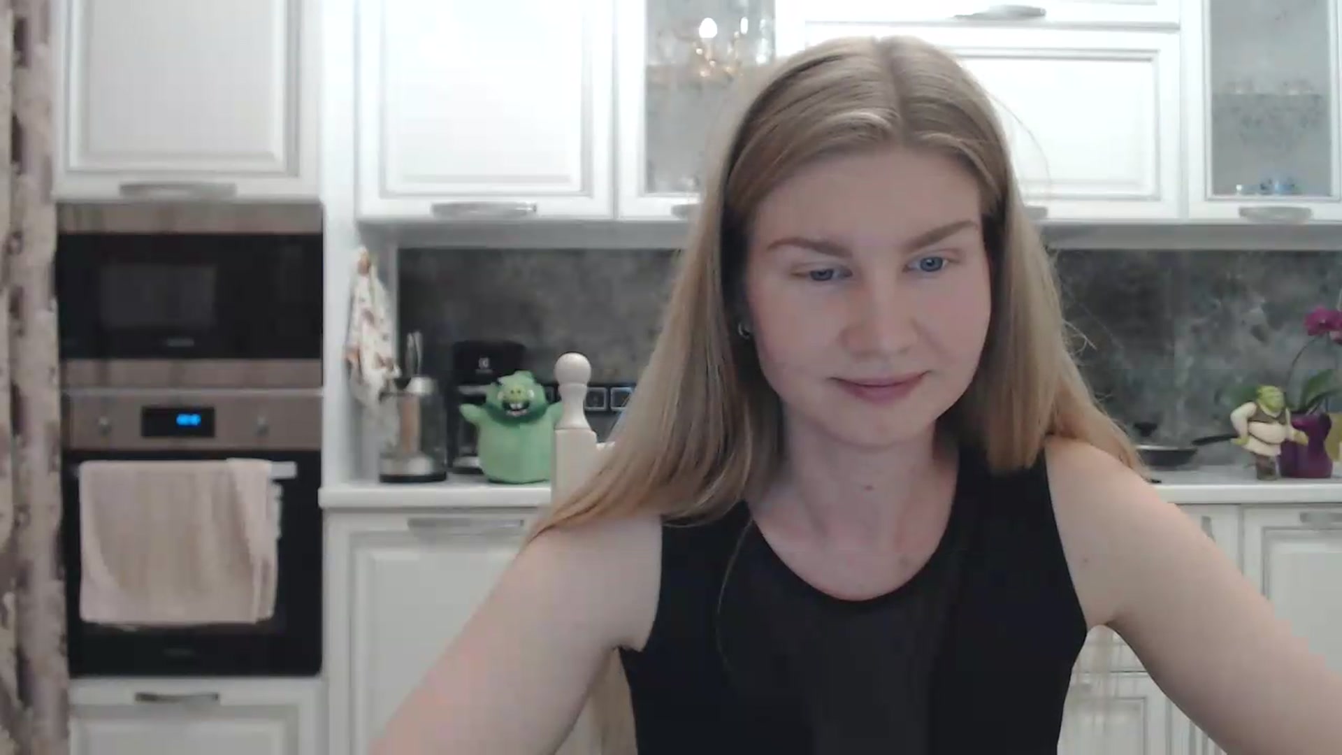 Gallery image thumbnail from Ms_Charming's myfreecams stream on, 06/16/2026, 24:18 image 14 of 20