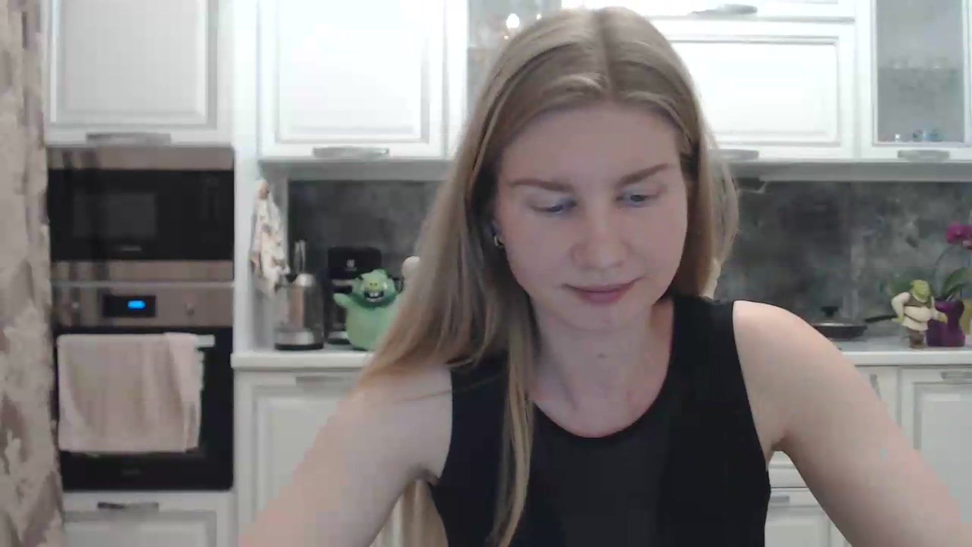 Gallery image thumbnail from Ms_Charming's myfreecams stream on, 06/16/2026, 24:18 image 10 of 20