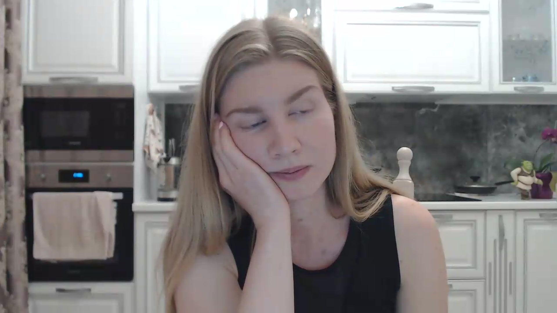 Gallery image thumbnail from Ms_Charming's myfreecams stream on, 06/16/2026, 24:18 image 4 of 20