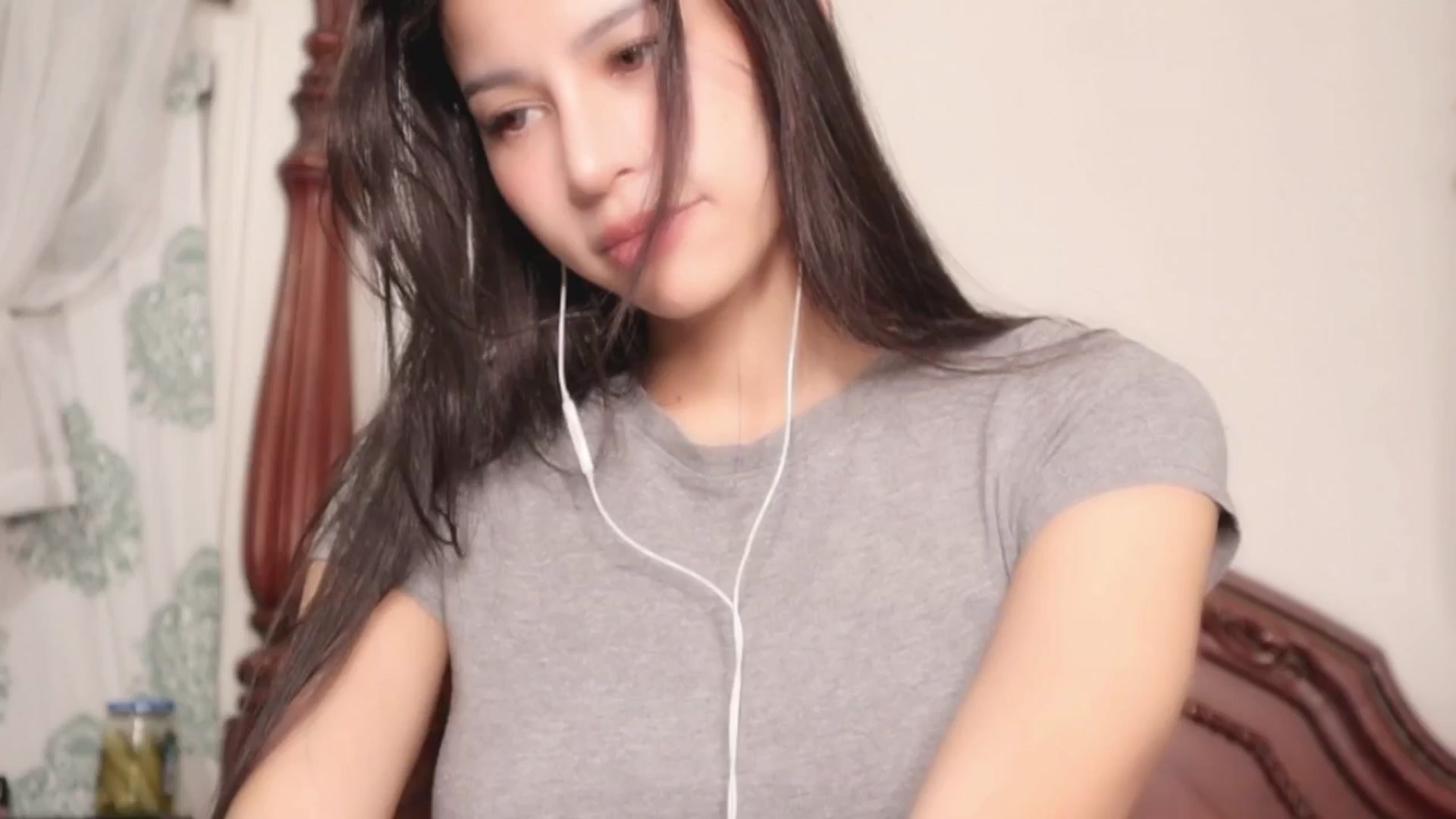 Gallery image thumbnail from Ms_GlitCh's myfreecams stream on, 01/16/2025, 07:56 image 15 of 20