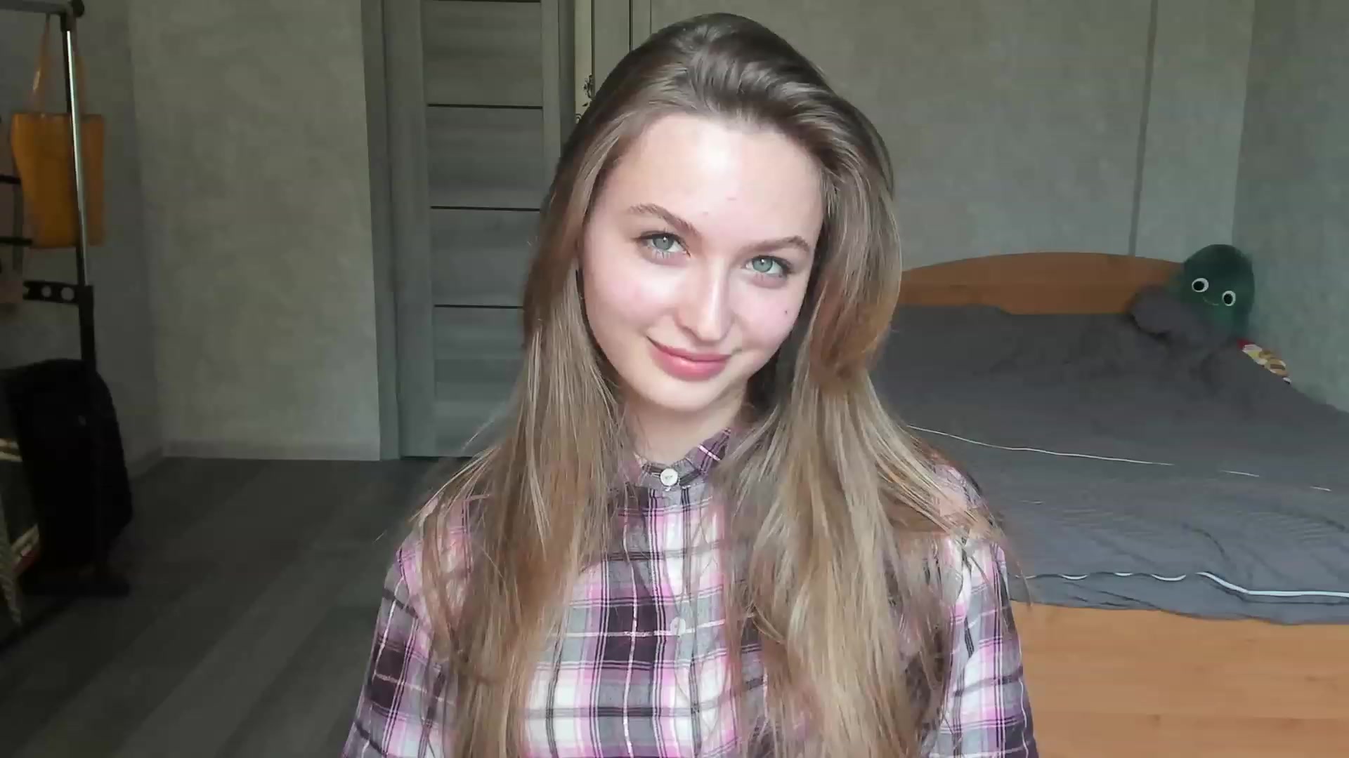Gallery image thumbnail from Ms_Pineapple's myfreecams stream on, 04/23/2023, 11:06 image 18 of 20