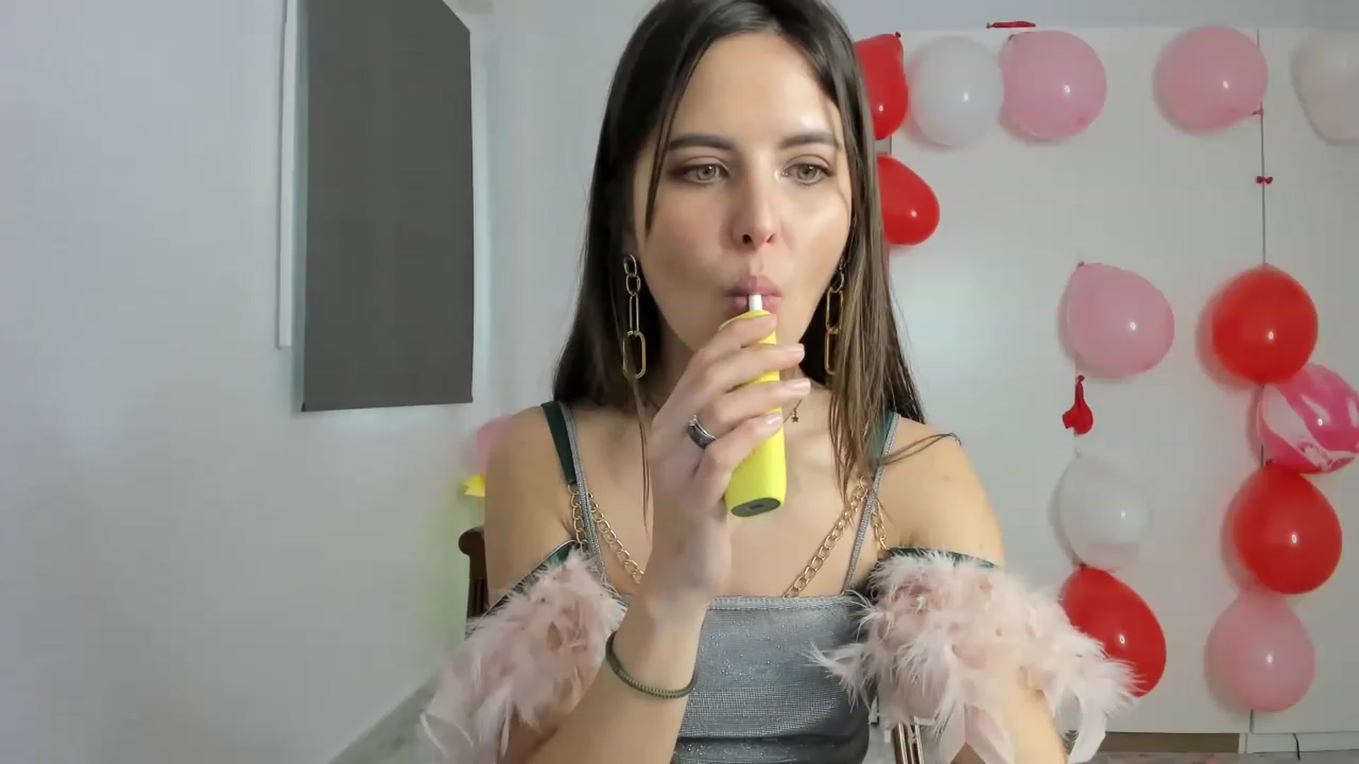 Gallery image thumbnail from Ms_Pizza's myfreecams stream on, 02/14/2023, 14:45 image 1 of 20