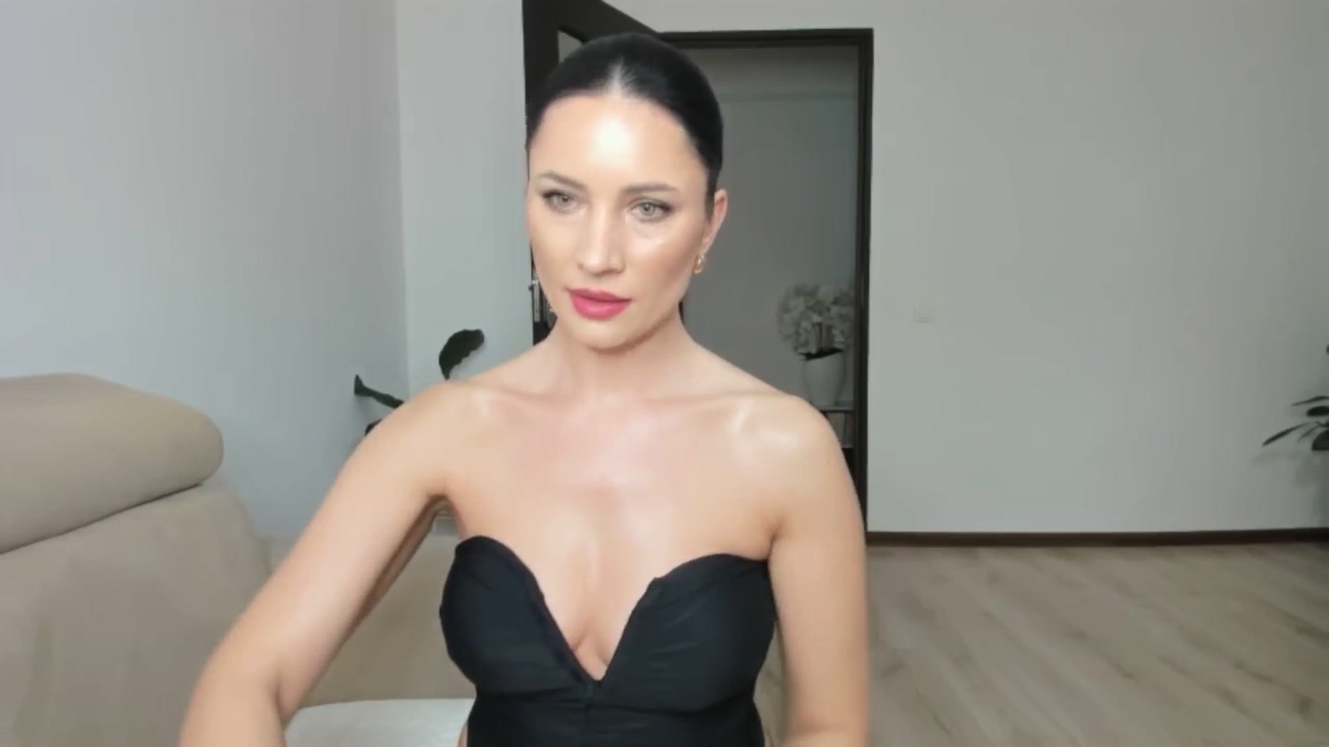 Gallery image thumbnail from Ms_Seductive's myfreecams stream on, 03/21/2025, 15:38 image 13 of 20