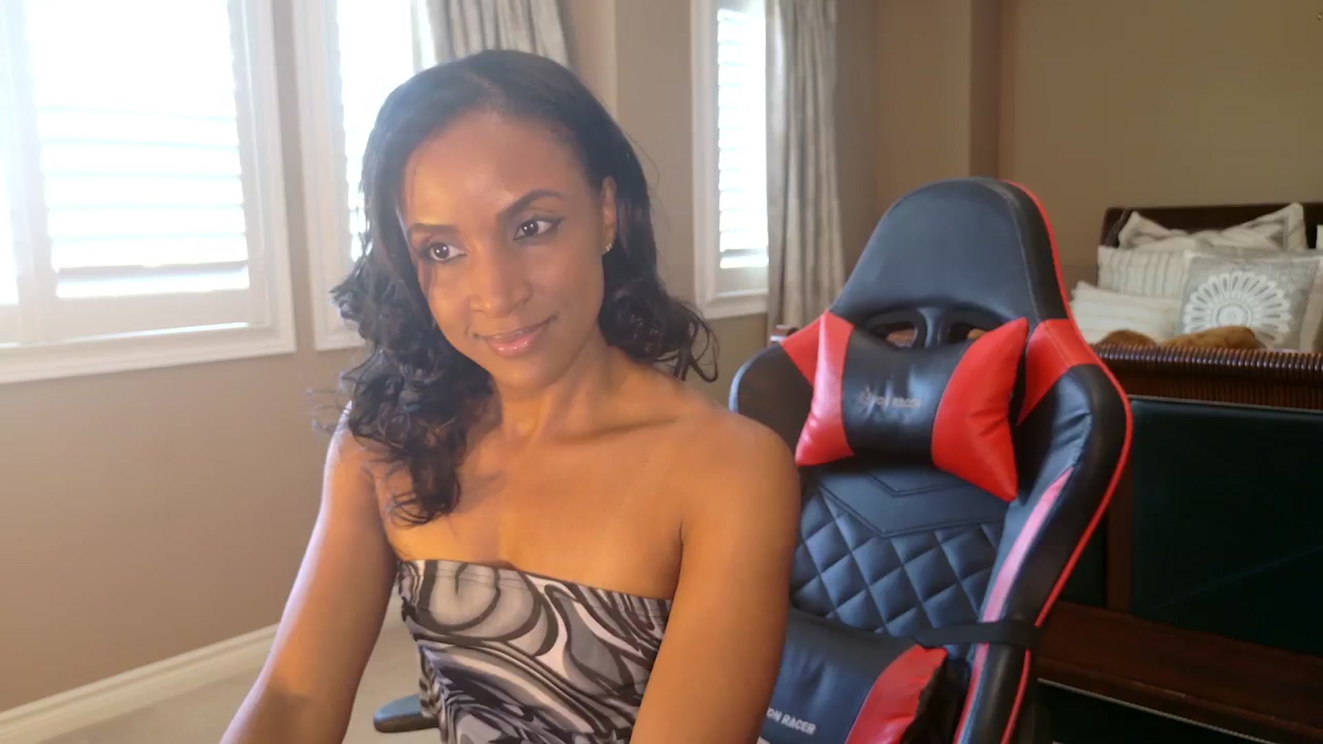 Gallery image thumbnail from Ms_WetNWild's myfreecams stream on, 11/18/2024, 15:57 image 18 of 20
