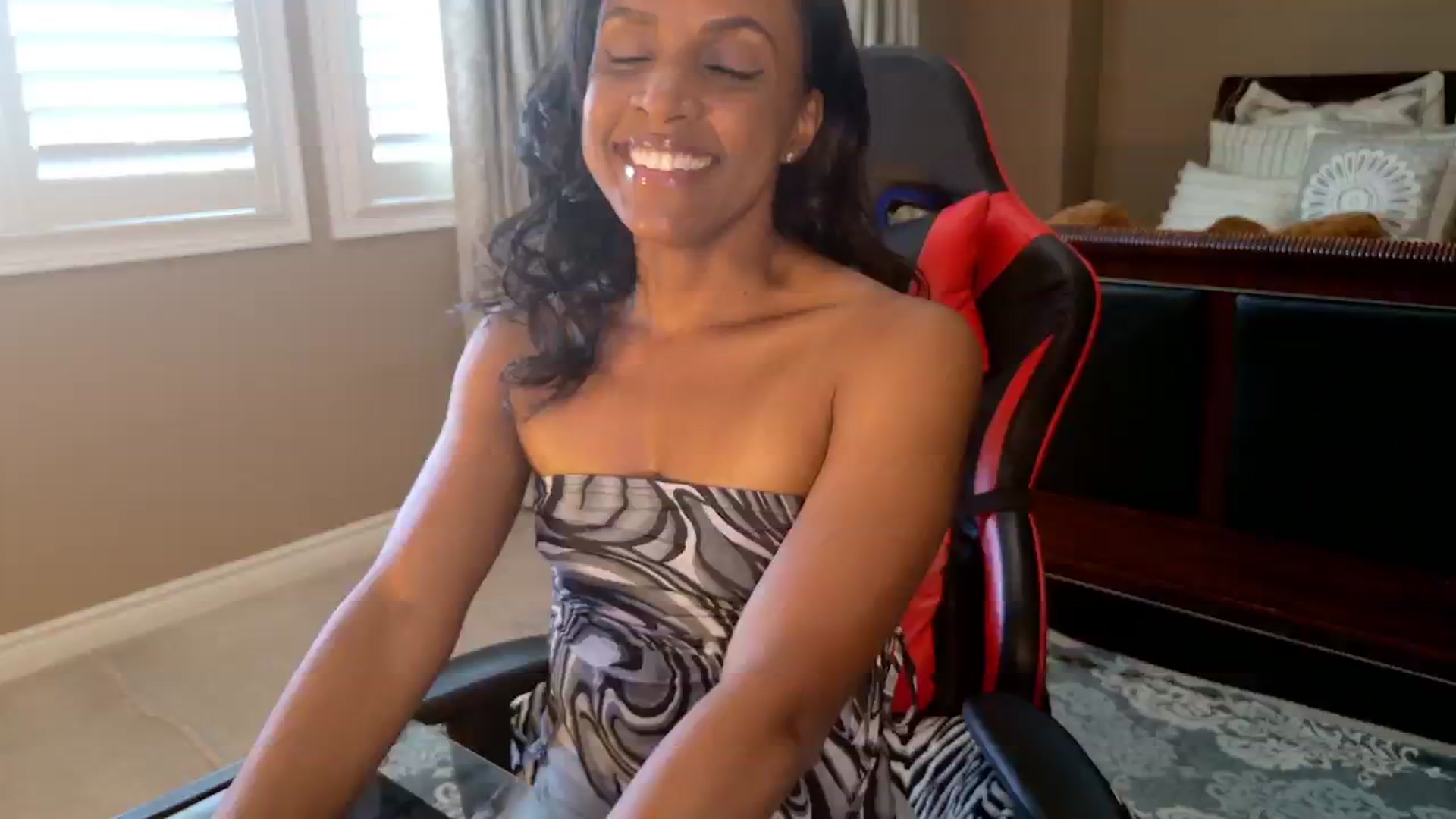 Gallery image thumbnail from Ms_WetNWild's myfreecams stream on, 11/18/2024, 15:57 image 16 of 20