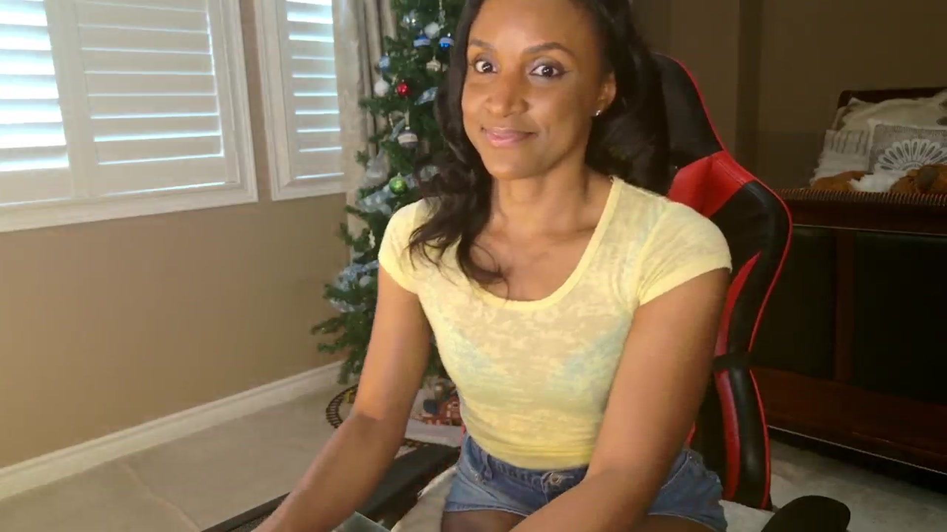 Gallery image thumbnail from Ms_WetNWild's myfreecams stream on, 12/28/2024, 17:28 image 12 of 20