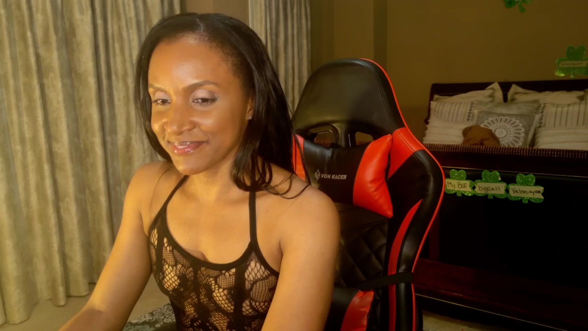 Gallery image thumbnail from Ms_WetNWild's myfreecams stream on, 03/22/2025, 02:40 image 6 of 20