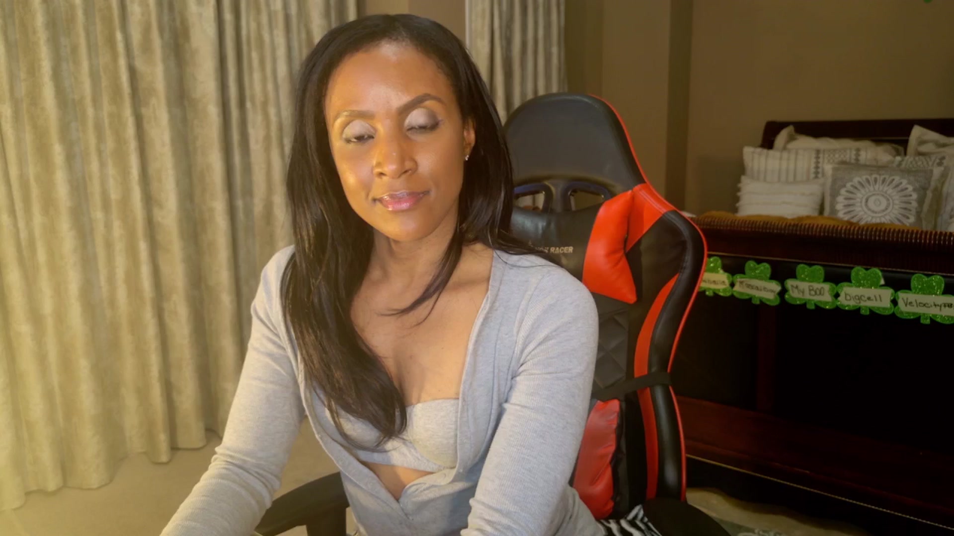 Gallery image thumbnail from Ms_WetNWild's myfreecams stream on, 03/31/2025, 06:47 image 6 of 20
